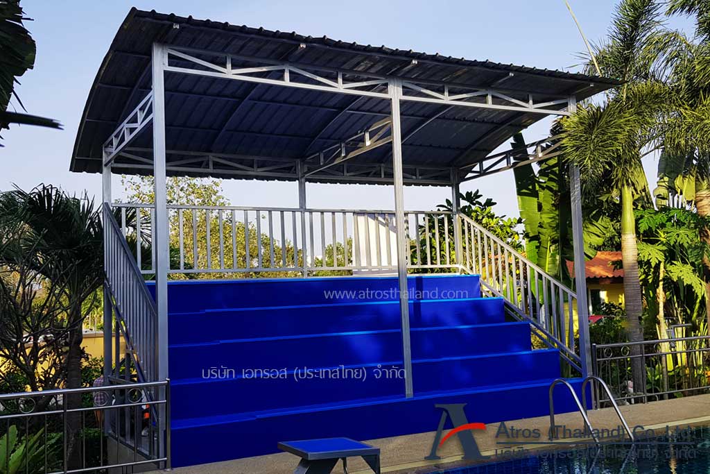 อัฒจันทร์มีหลังคา